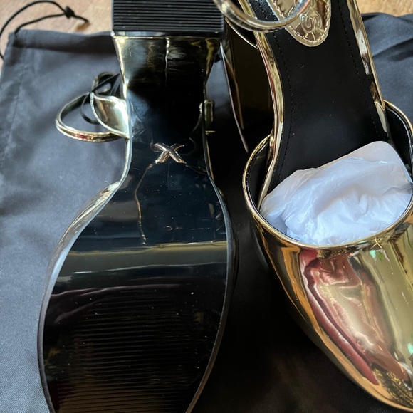 EXPRESS Metallic Rounded Toe
Platform Pumps - Picture 7 of 10